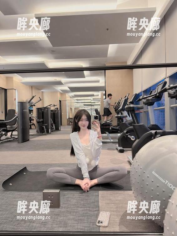 网址155.fun，我的好奇心就像一只小猫，时不时想过去碰碰它！