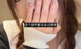 从51.com首页跳出的瓜，居然有点撩，难道我也是吃瓜群众的一员？