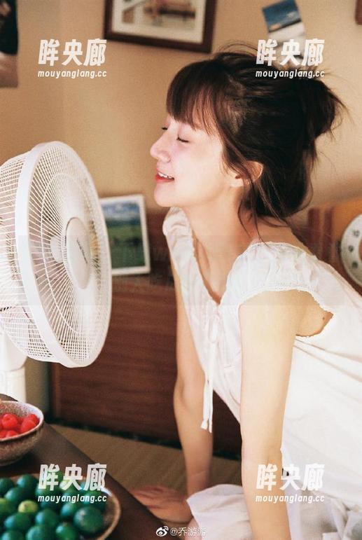 等等，下载www..51前，先来看看别人吃瓜的姿势！