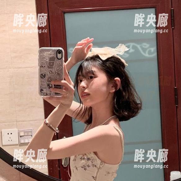 51吃瓜cgcg分享：当你吃瓜时小伙伴在一旁的各种神态，太有趣了！