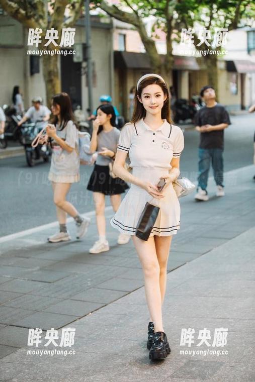 91吃瓜中心苹果版：最新瓜汁四溢，别眨眼哦！