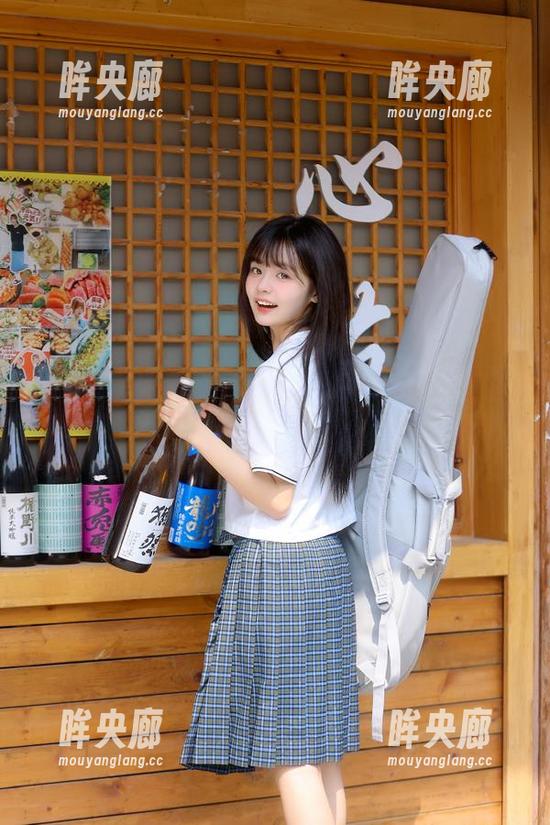 有人说“今日黑料网”是中毒平台，不如说是被瓜圈套住了吧？哈哈。