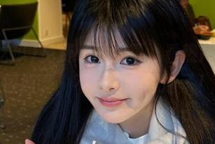 免费吃瓜网页，看热闹还得先擦擦嘴，不然可就尴尬了！