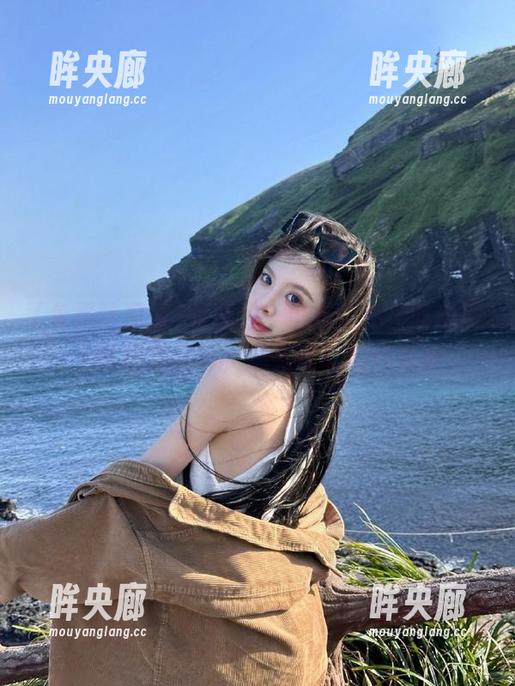 收藏的一堆是“免费吃瓜网”上的内幕评论，感觉比吃瓜还过瘾。