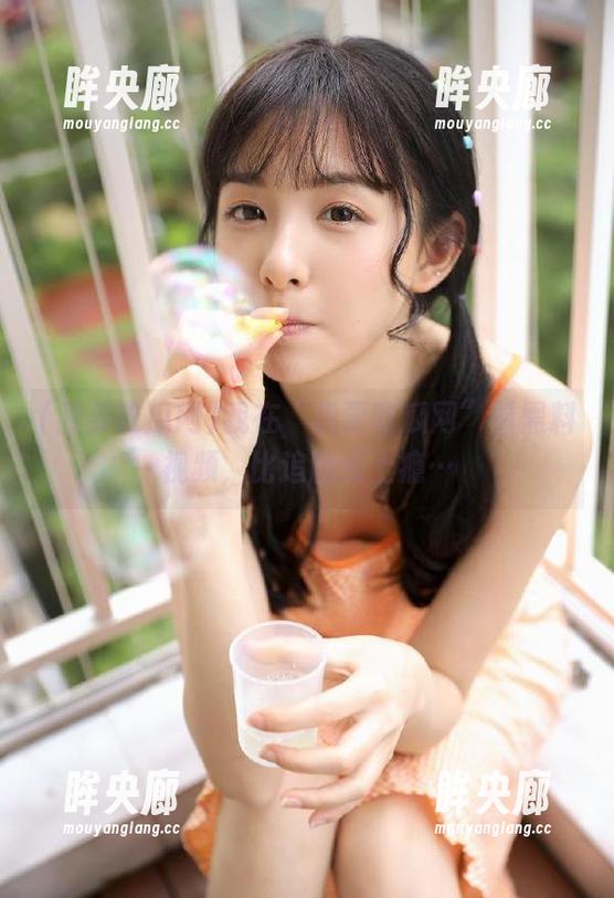 我要吃瓜网 我在“我要吃瓜网”看黑料视频,比追剧还上瘾…