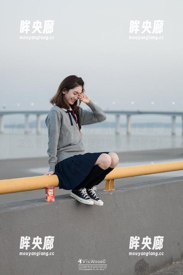 按耐不住，扒哥黑料更新，我怎么看都是站在童话的边缘，哈哈哈！