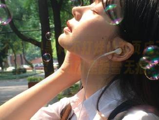 黑料不打烊让首页成了我的德士霍尔，瓜田里踏雪无痕！