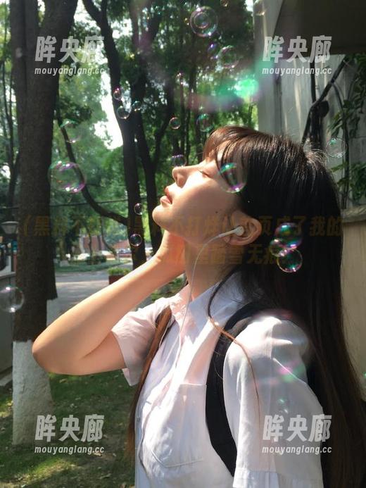 黑料不打烊让首页成了我的德士霍尔，瓜田里踏雪无痕！