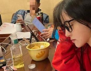 观看热门事件，黑料不打烊里的幸福烦恼，哈哈！