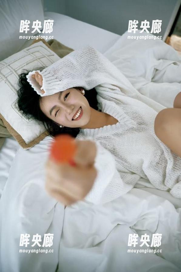 登录黑料吃瓜网，正能量蘑菇，让我又爱又恨的拼贴！