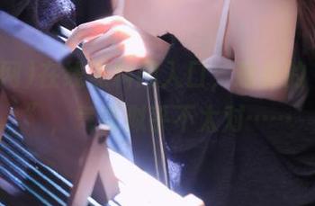 在线黑料网入口，意外的“探班”，气氛似乎不太对……